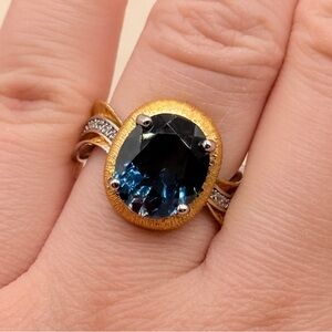 Elegant Gold and Blue Topaz Gemstone Ring